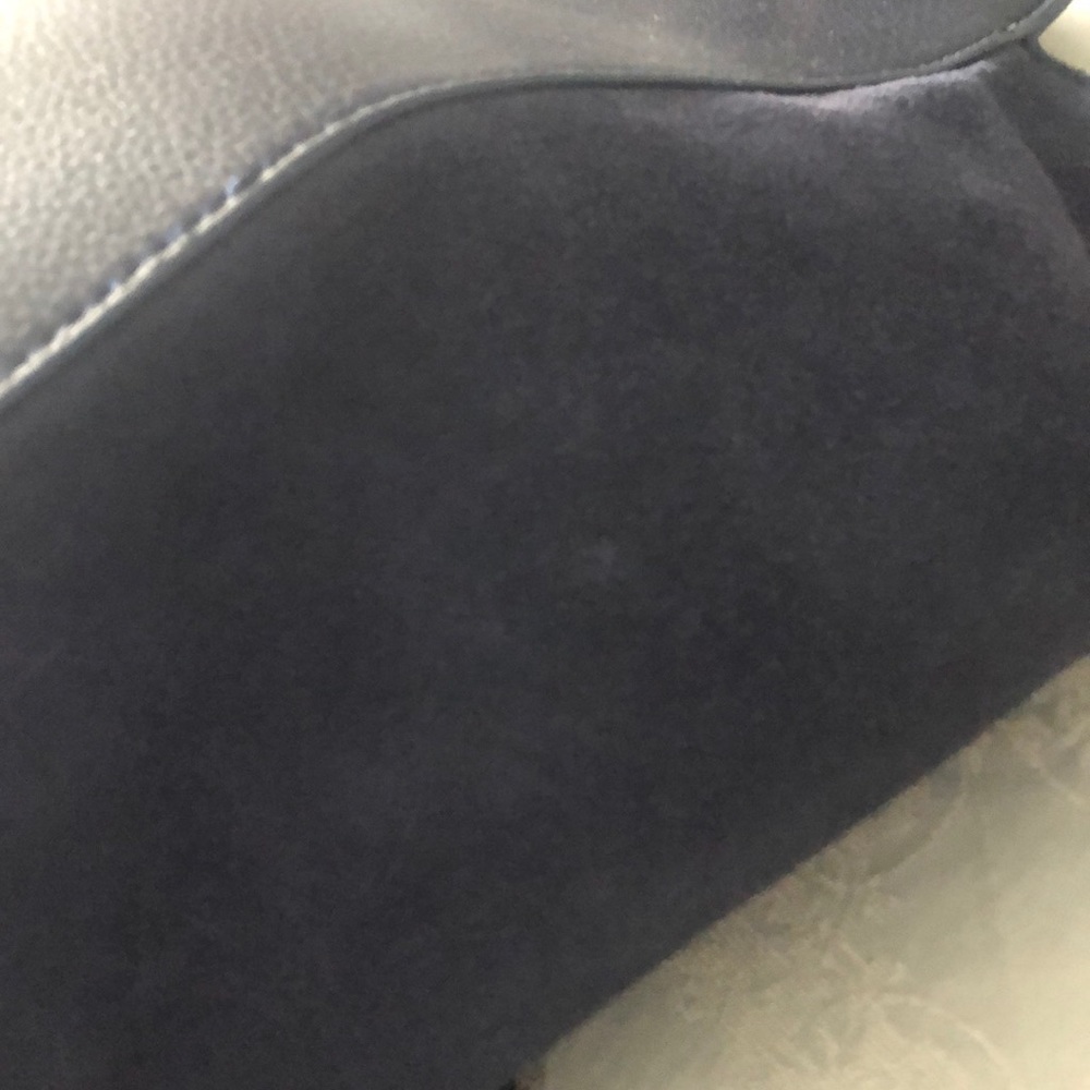 Carry all soft pebble pleather faux suede?? (Maybe - Picture 2 of 8